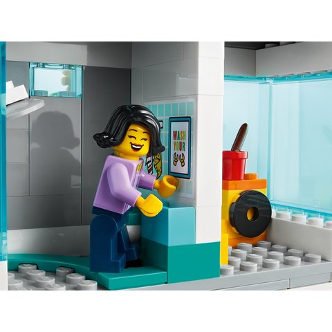 Конструктор LEGO City Современный дом для семьи (60291) Превью 8